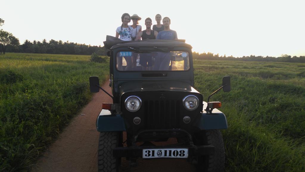 Sunset Tourist Home Polonnaruwa Buitenkant foto