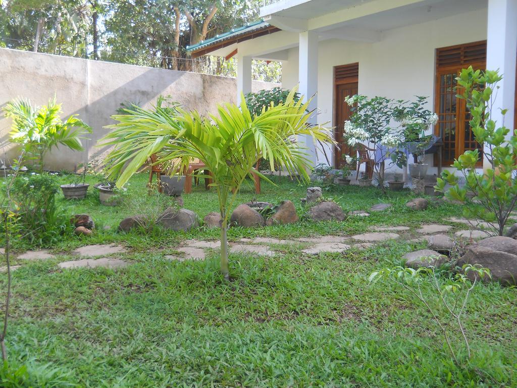 Sunset Tourist Home Polonnaruwa Buitenkant foto