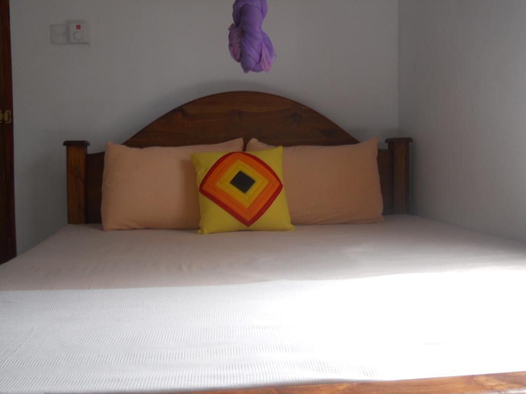 Sunset Tourist Home Polonnaruwa Kamer foto